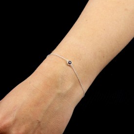 Strieborný náramok s kameňom narodenia August (peridot)
